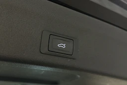 musta Audi A6 2024 kuva 16.
