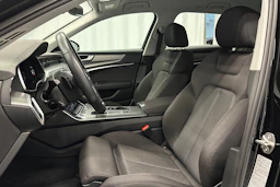 musta Audi A6 2024 kuva 19.