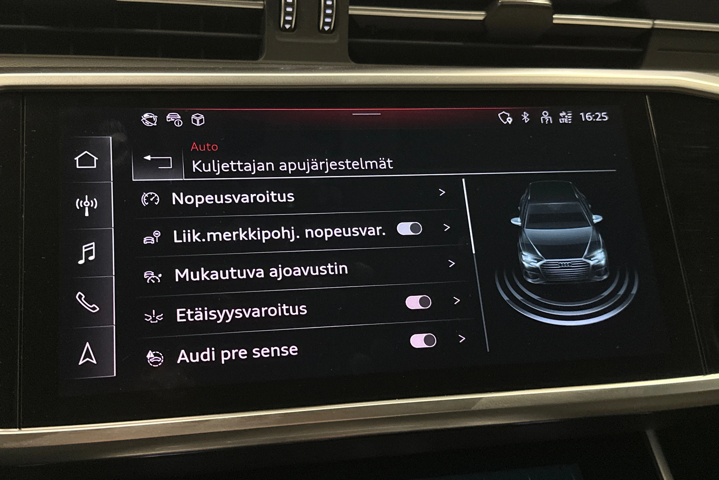 musta Audi A6 2024 kuva 28.