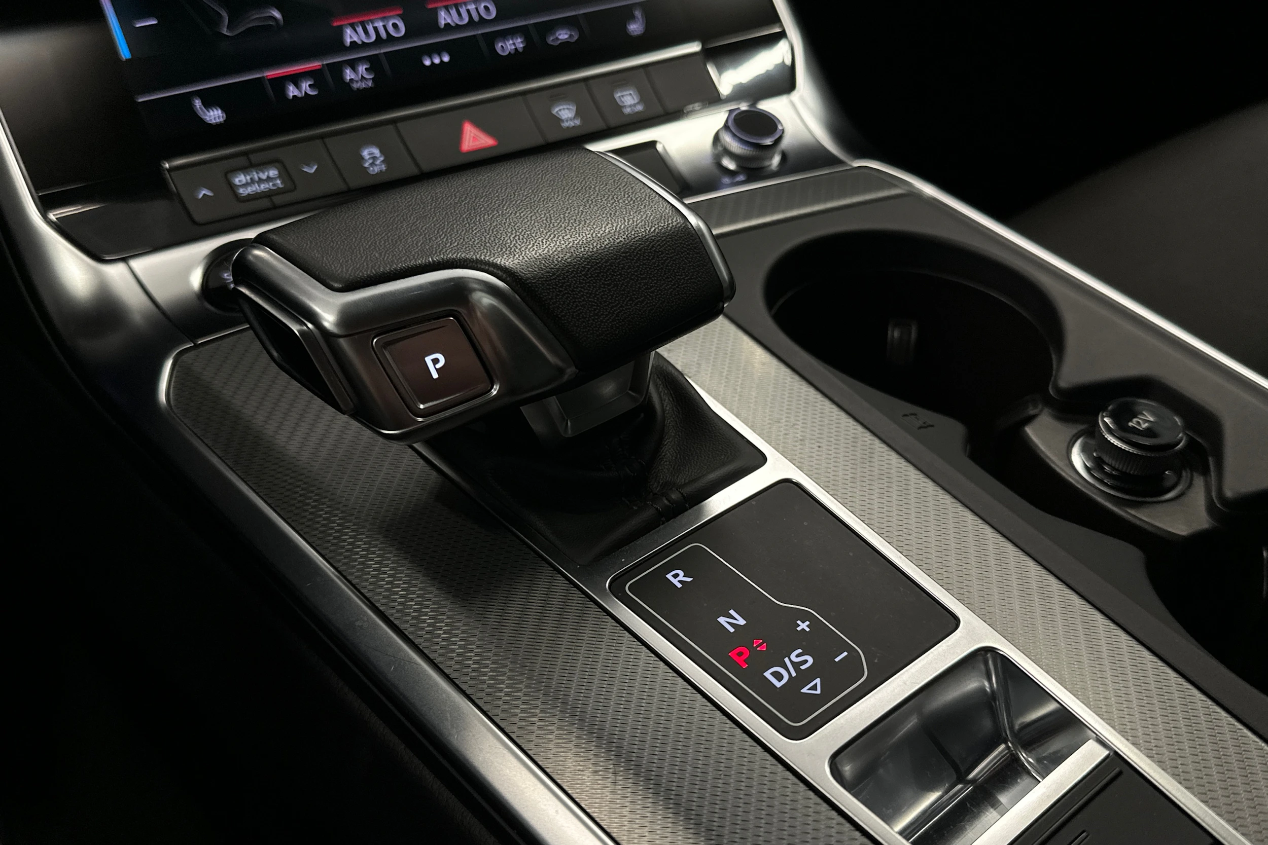 musta Audi A6 2024 kuva 31.