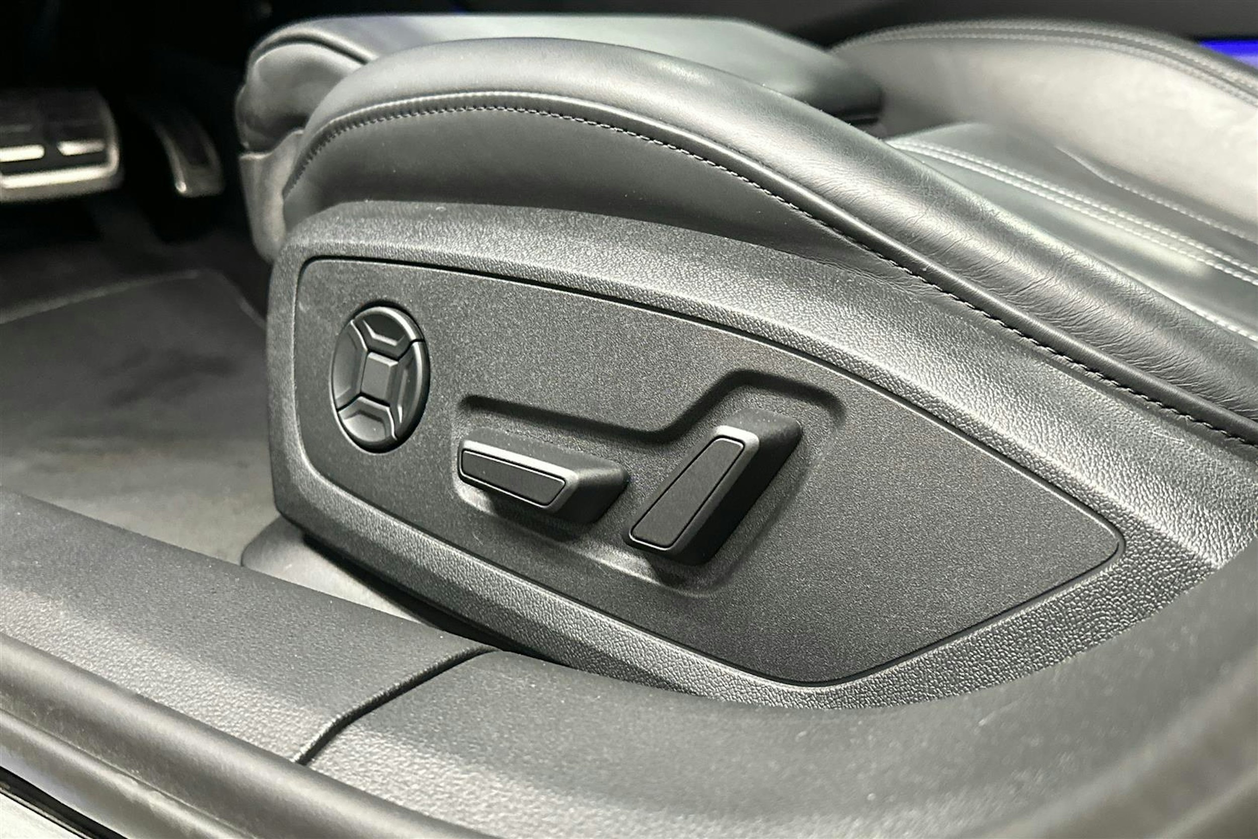 harmaa Audi A6 2024 kuva 24.