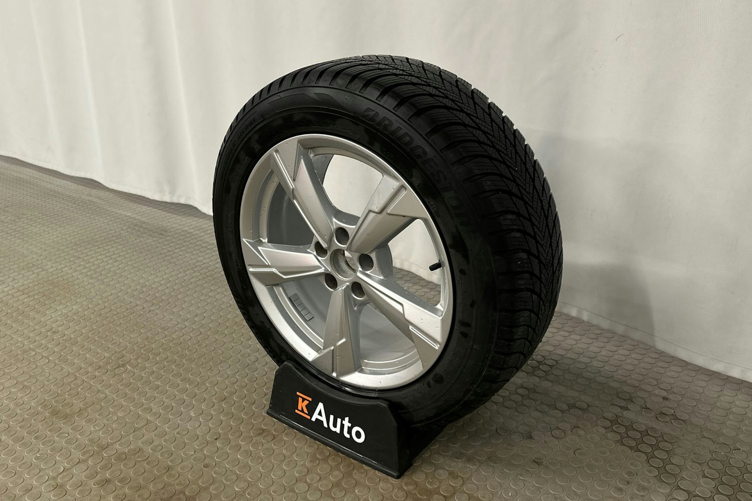 harmaa Audi A6 2024 kuva 12.