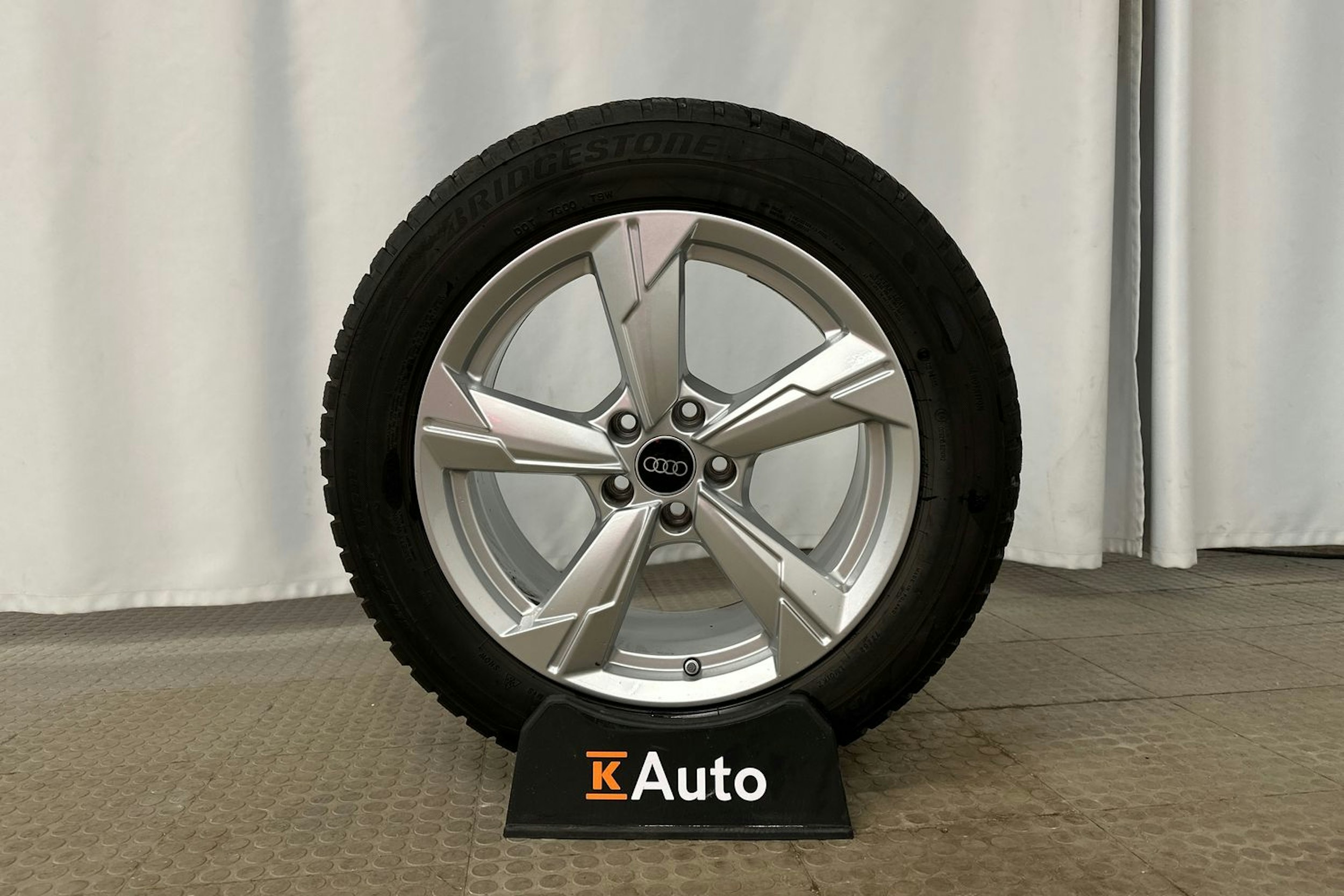 musta Audi A6 2024 kuva 13.