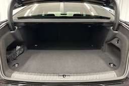 musta Audi A6 2024 kuva 14.