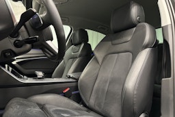 musta Audi A6 2024 kuva 16.