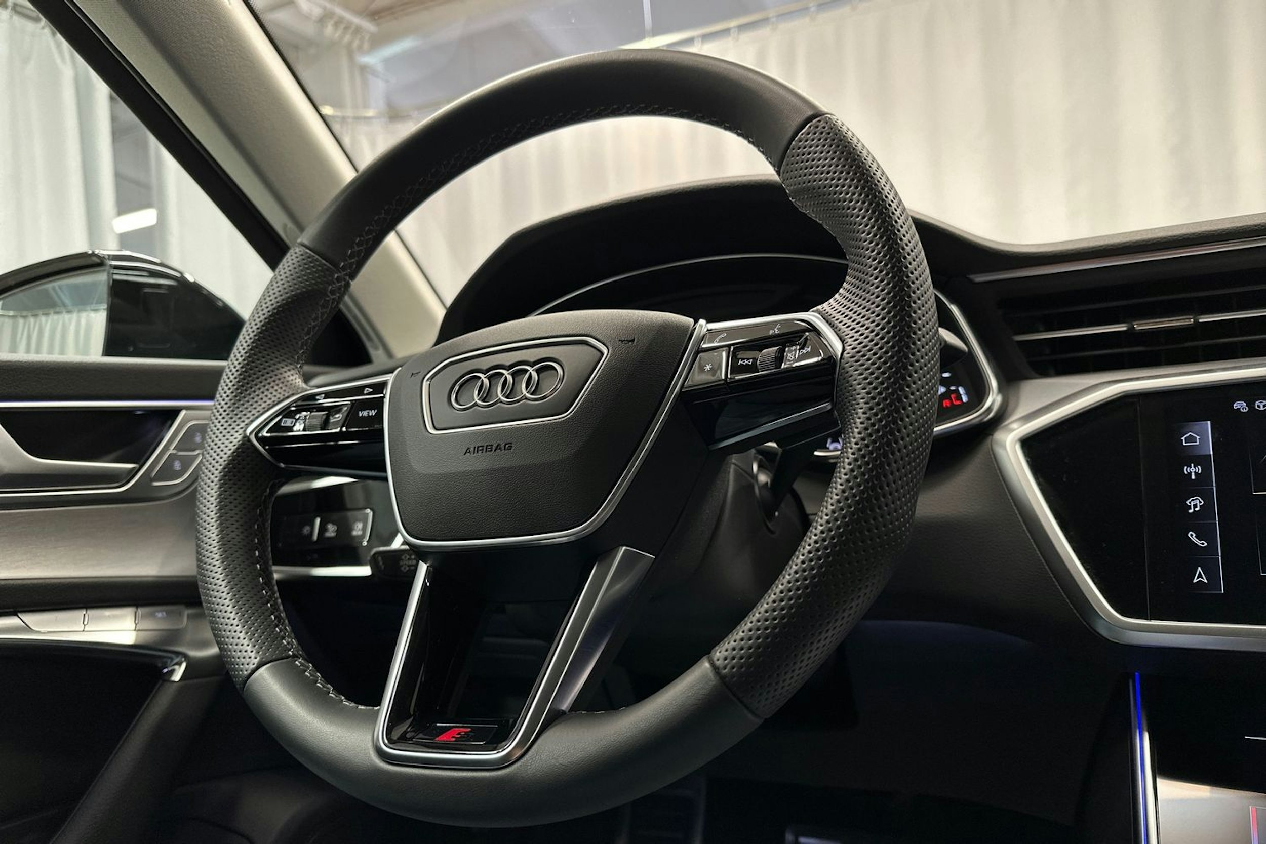 musta Audi A6 2024 kuva 23.