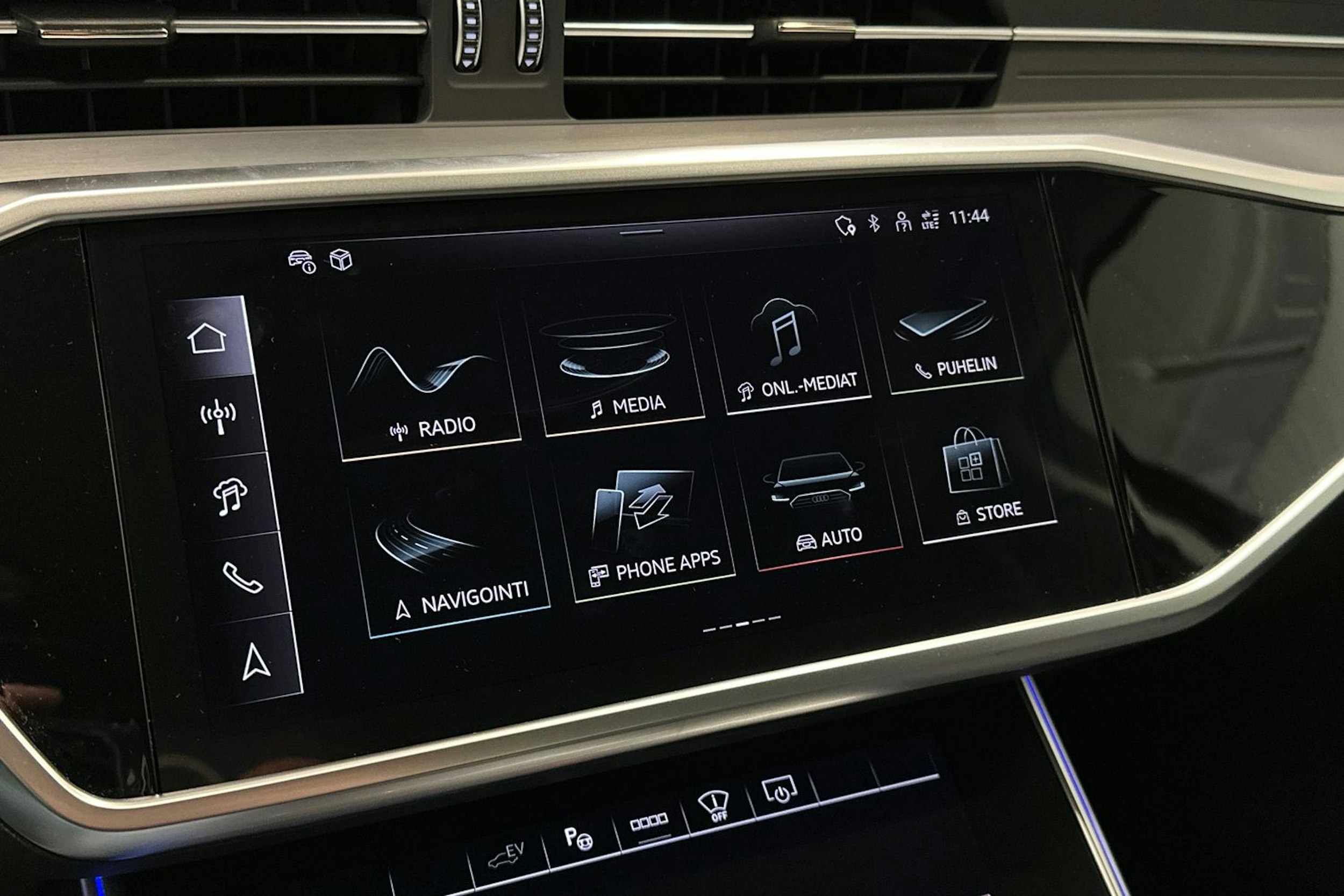 musta Audi A6 2024 kuva 27.