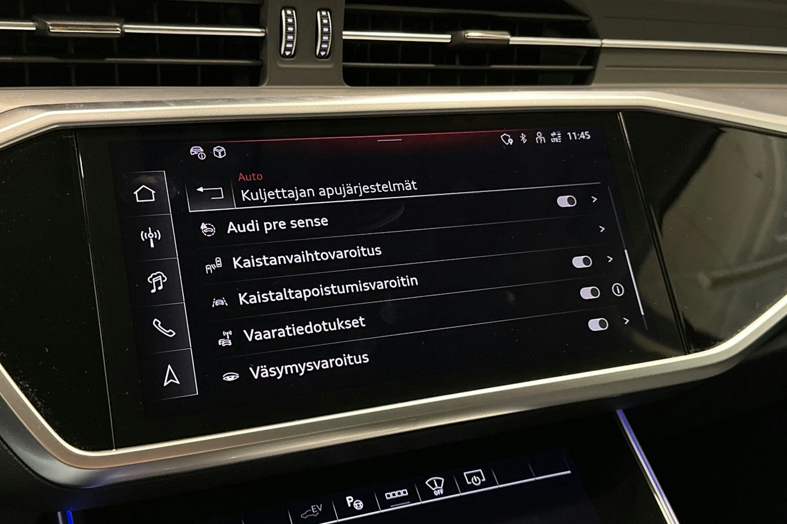 musta Audi A6 2024 kuva 32.