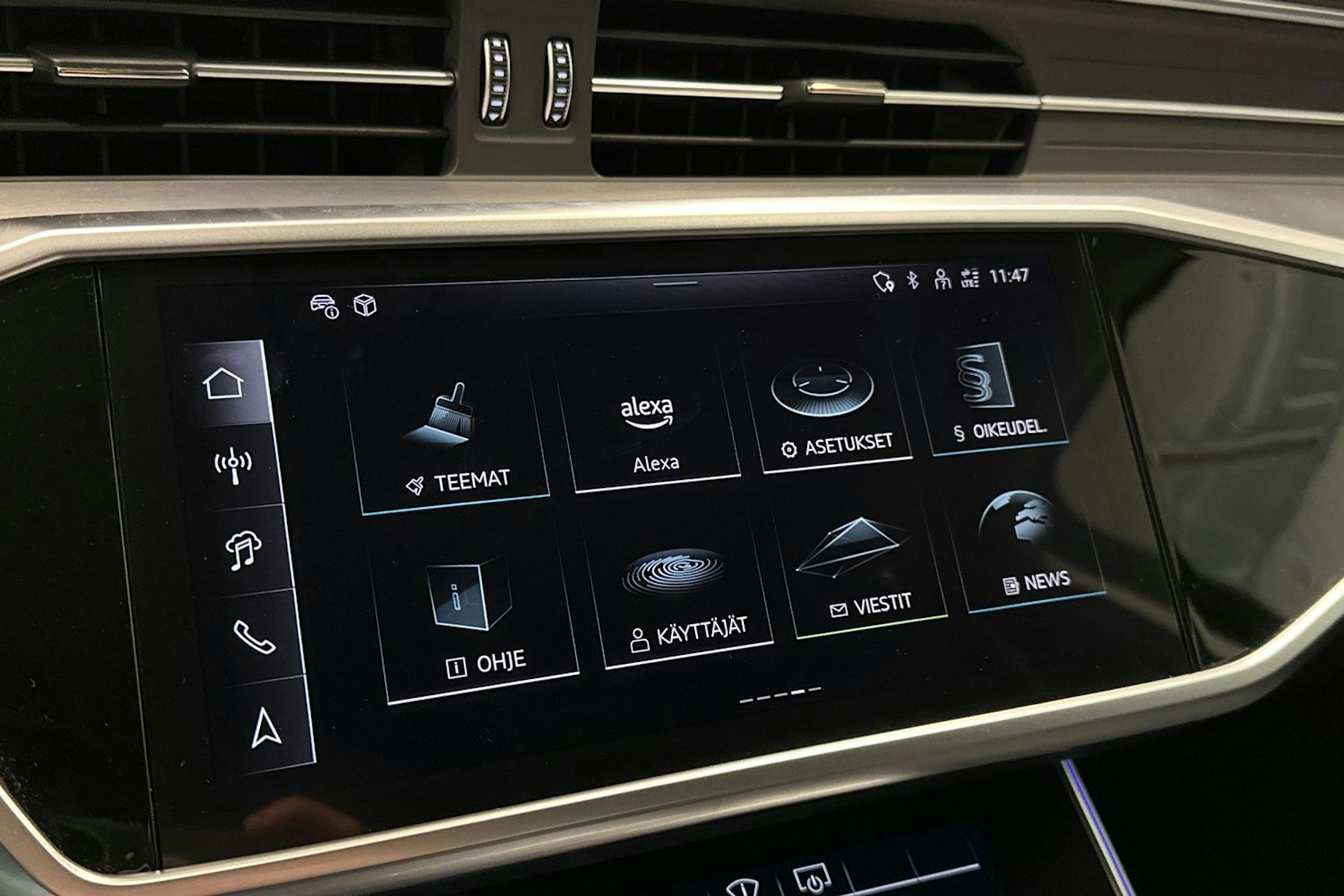 musta Audi A6 2024 kuva 34.