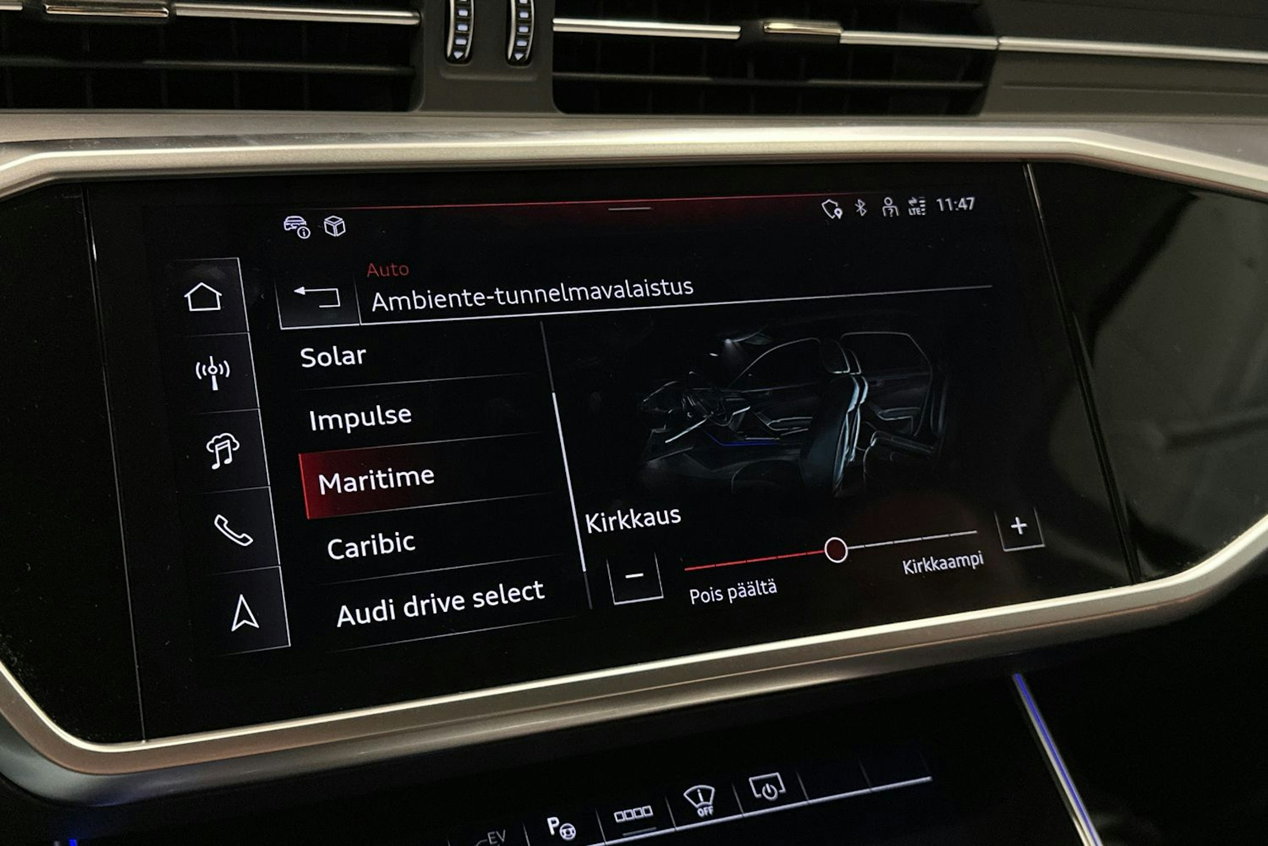 musta Audi A6 2024 kuva 35.