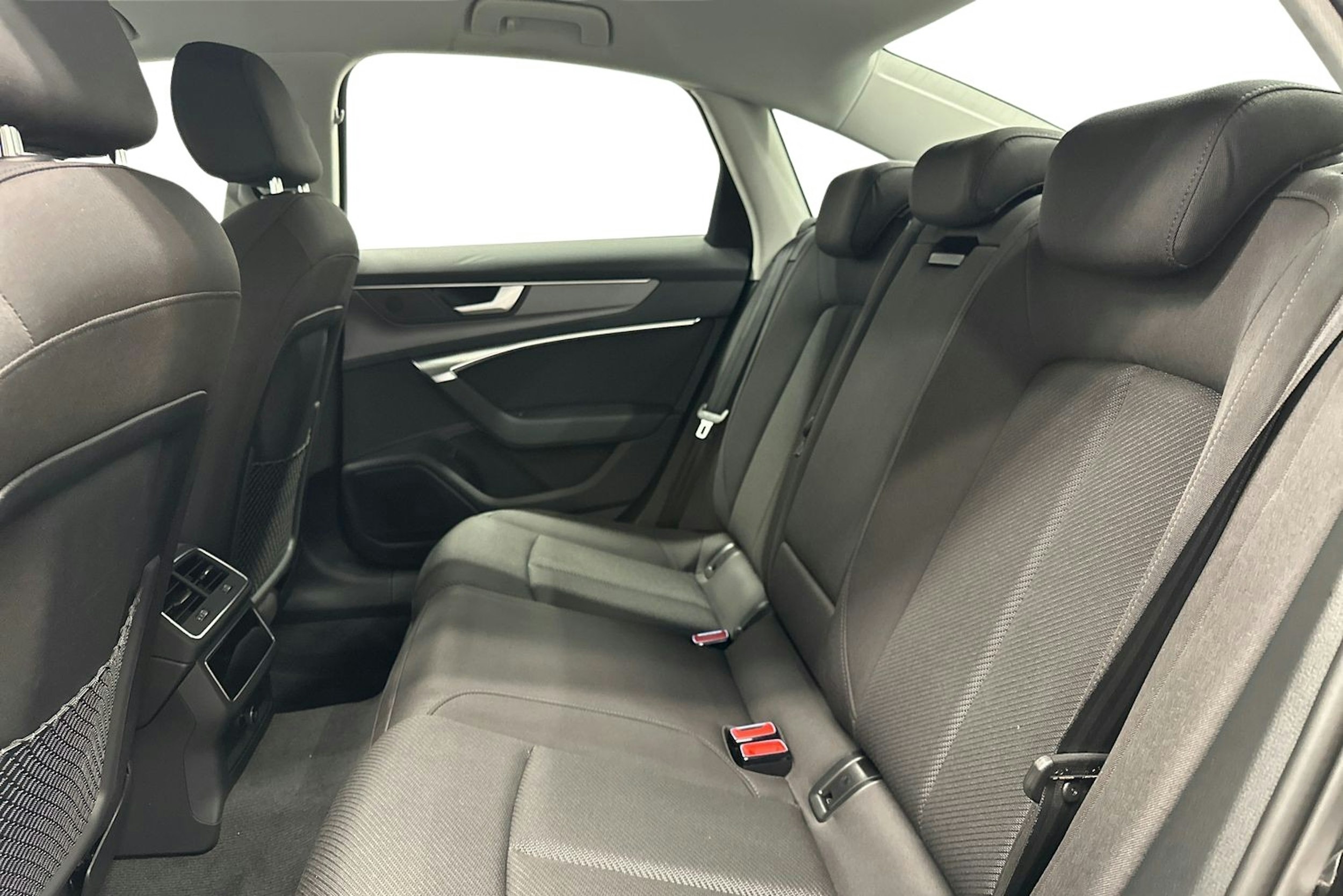 musta Audi A6 2024 kuva 10.