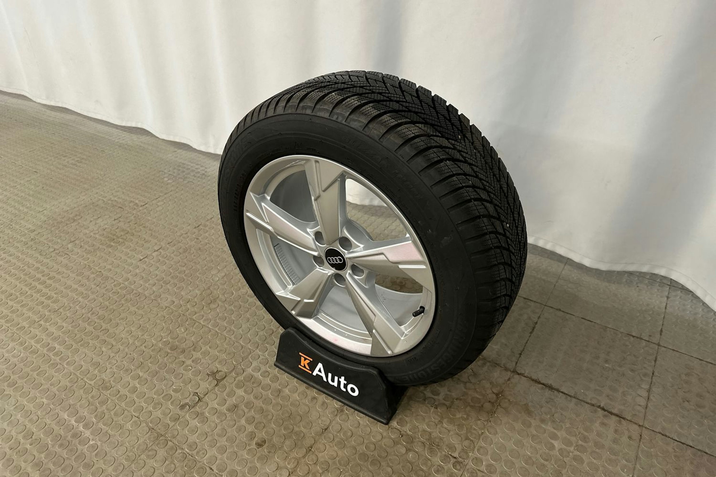 musta Audi A6 2024 kuva 13.