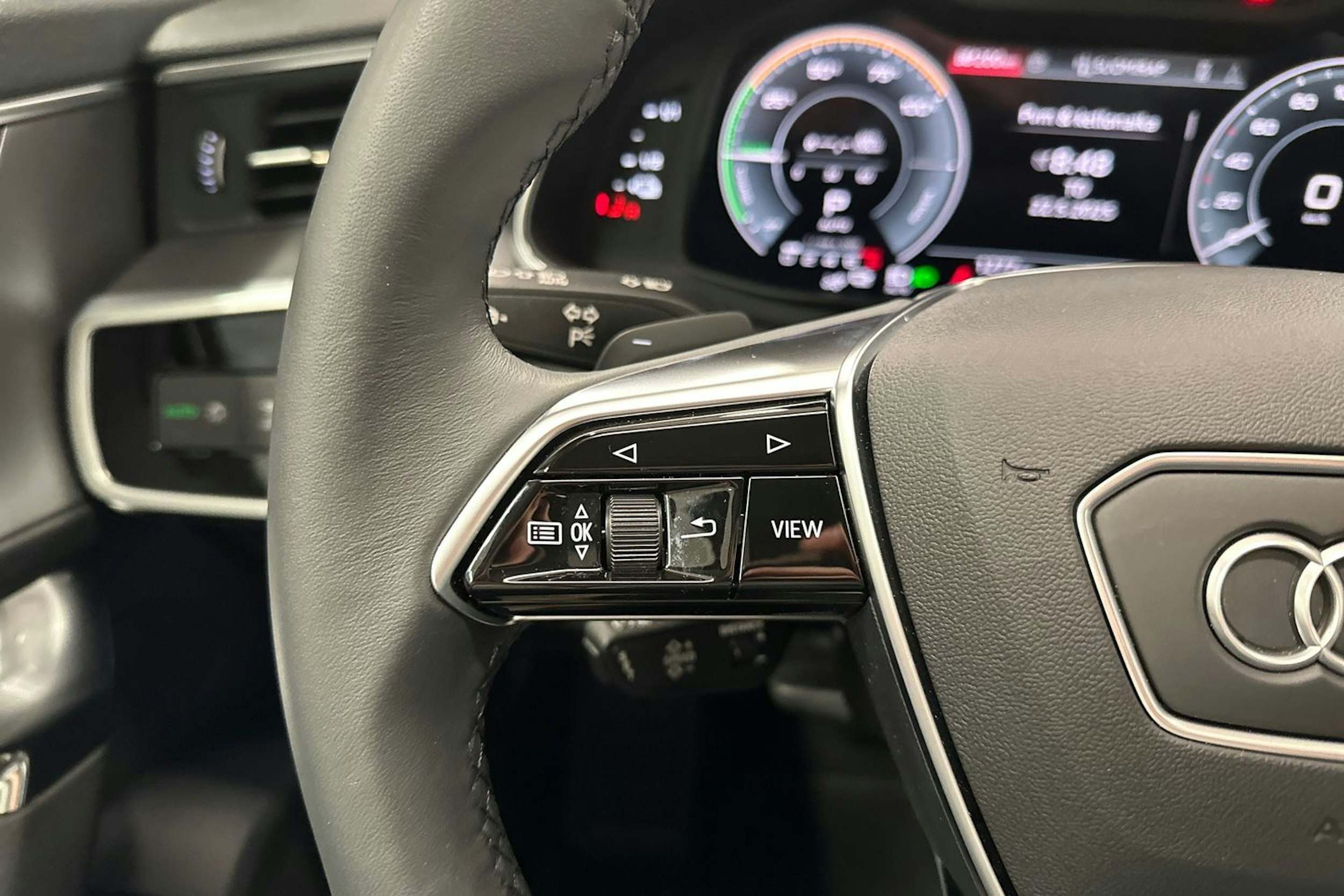 musta Audi A6 2024 kuva 14.