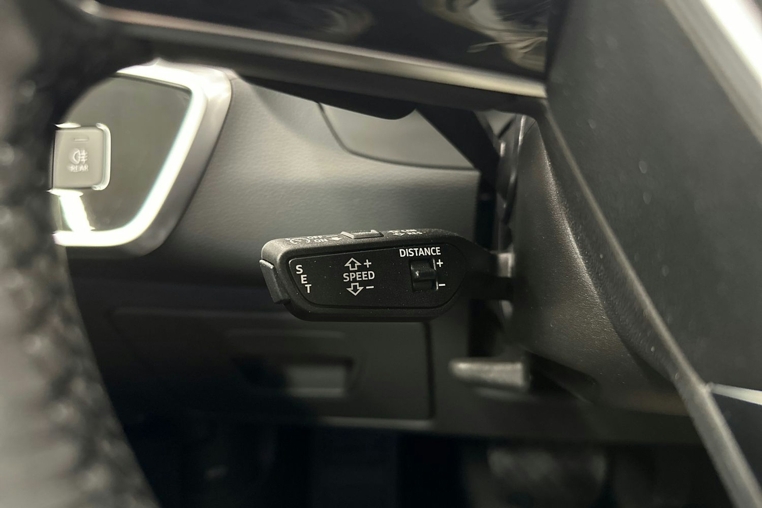 musta Audi A6 2024 kuva 16.