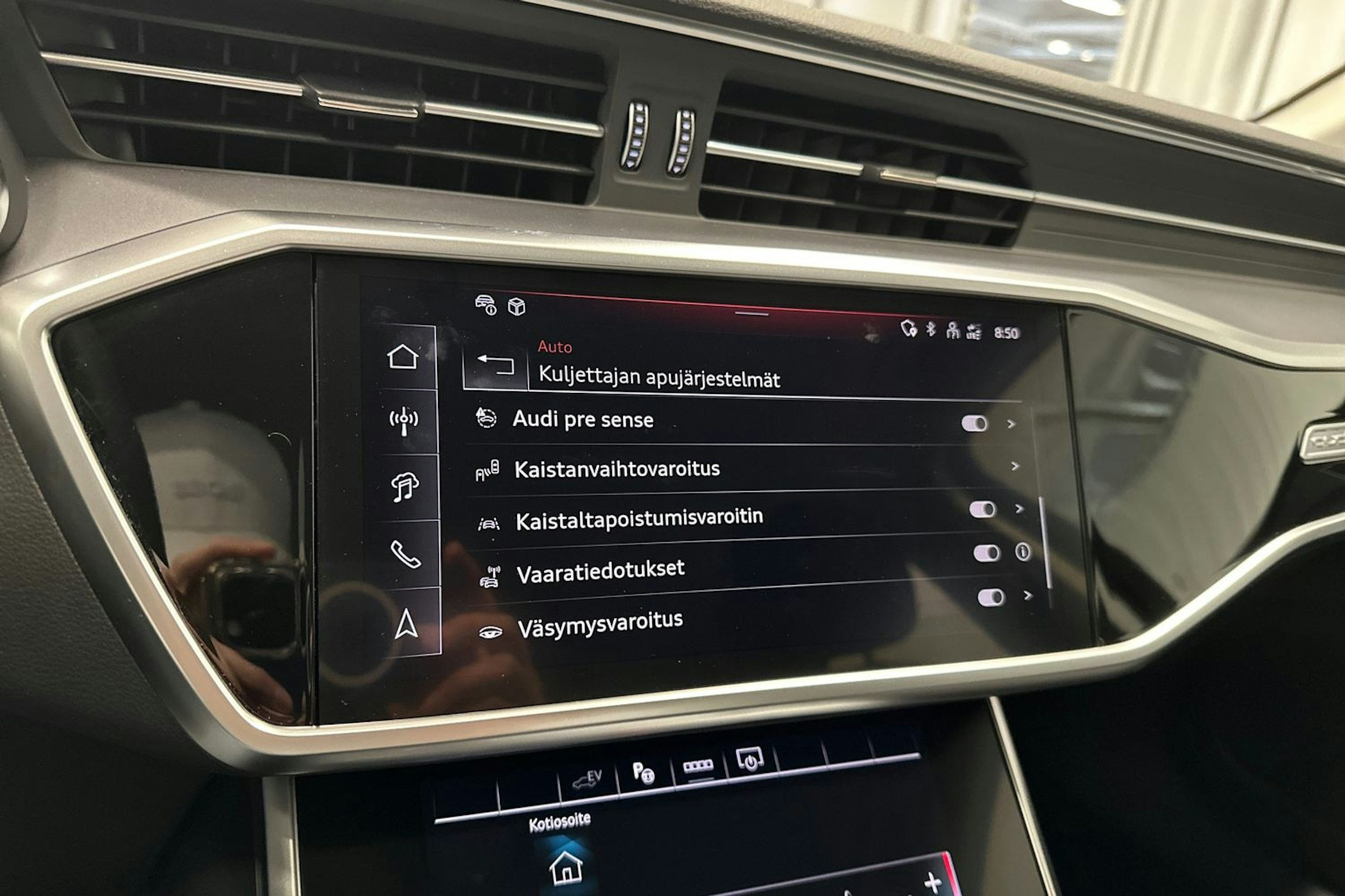 musta Audi A6 2024 kuva 25.