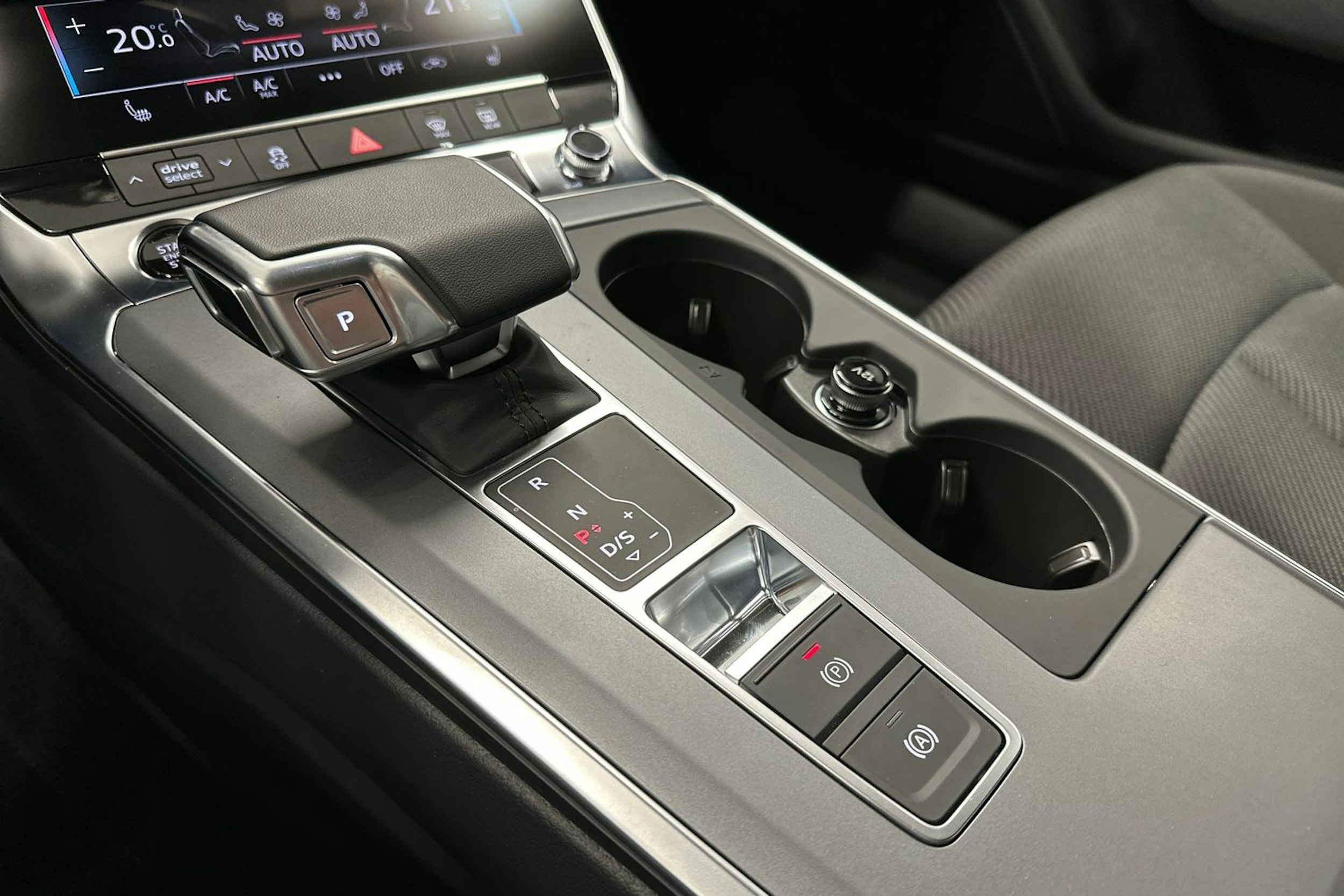 musta Audi A6 2024 kuva 28.