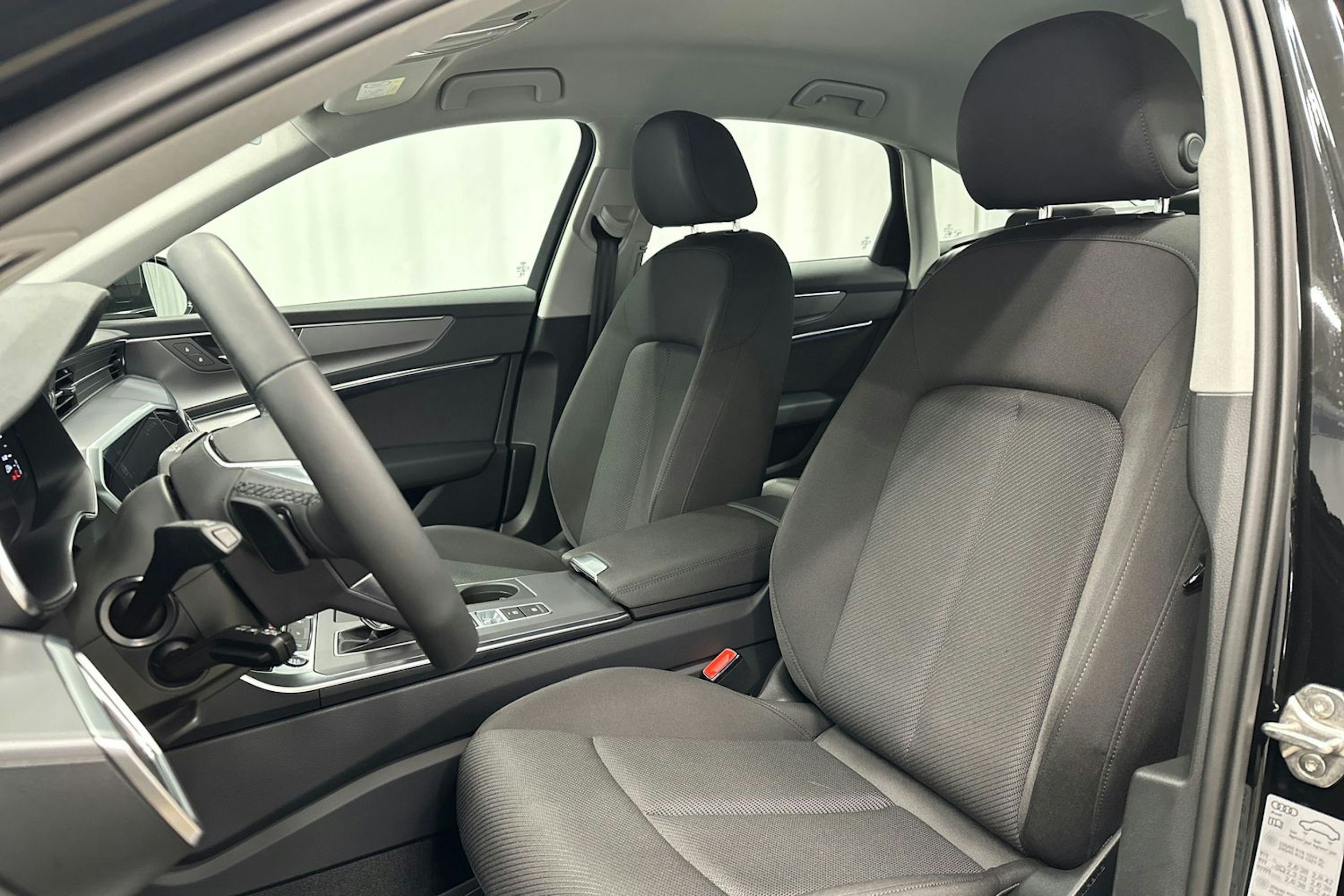 musta Audi A6 2024 kuva 29.