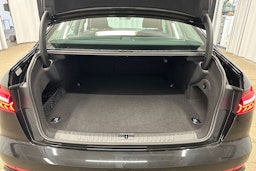 musta Audi A6 2024 kuva 30.