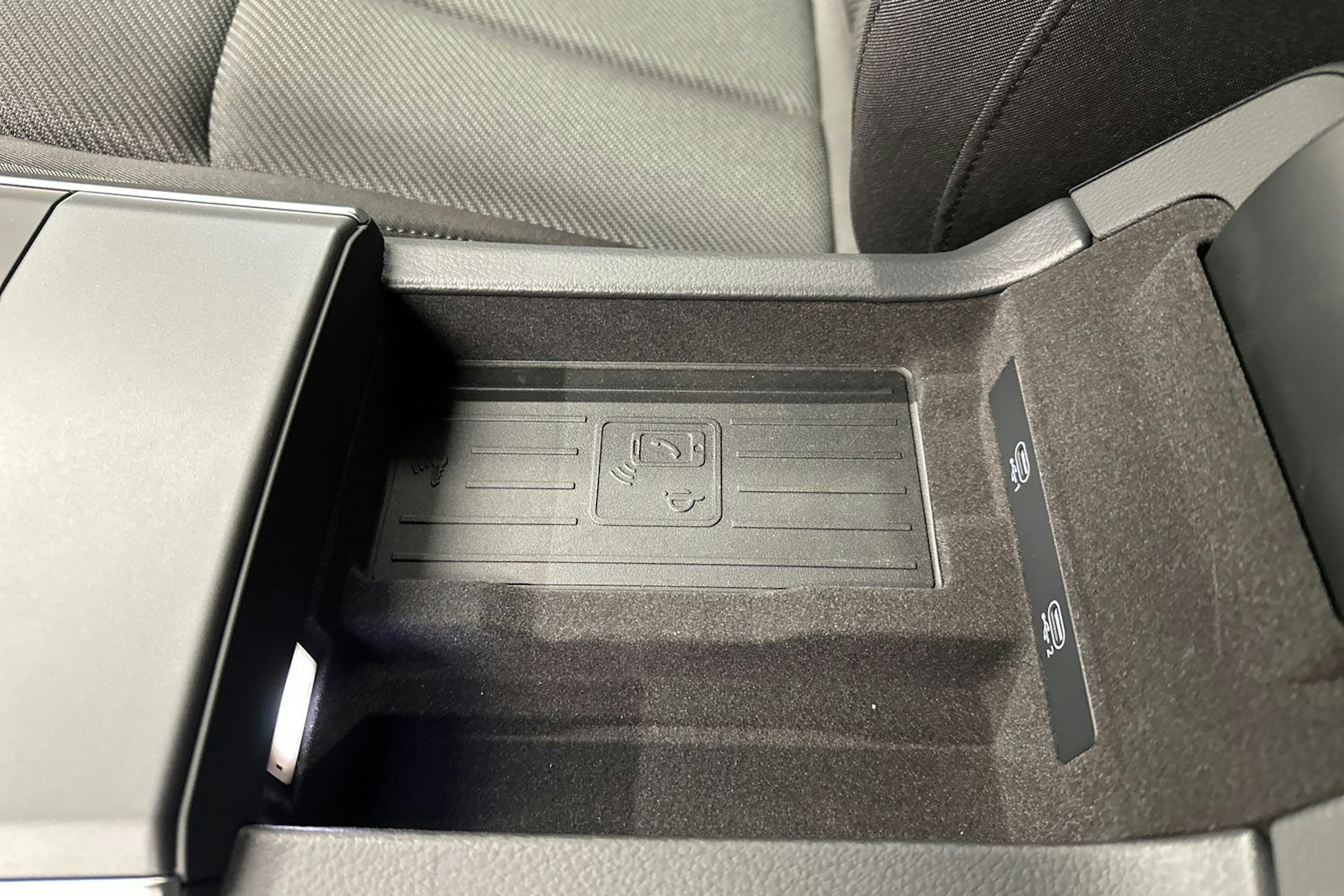 musta Audi A6 2024 kuva 31.