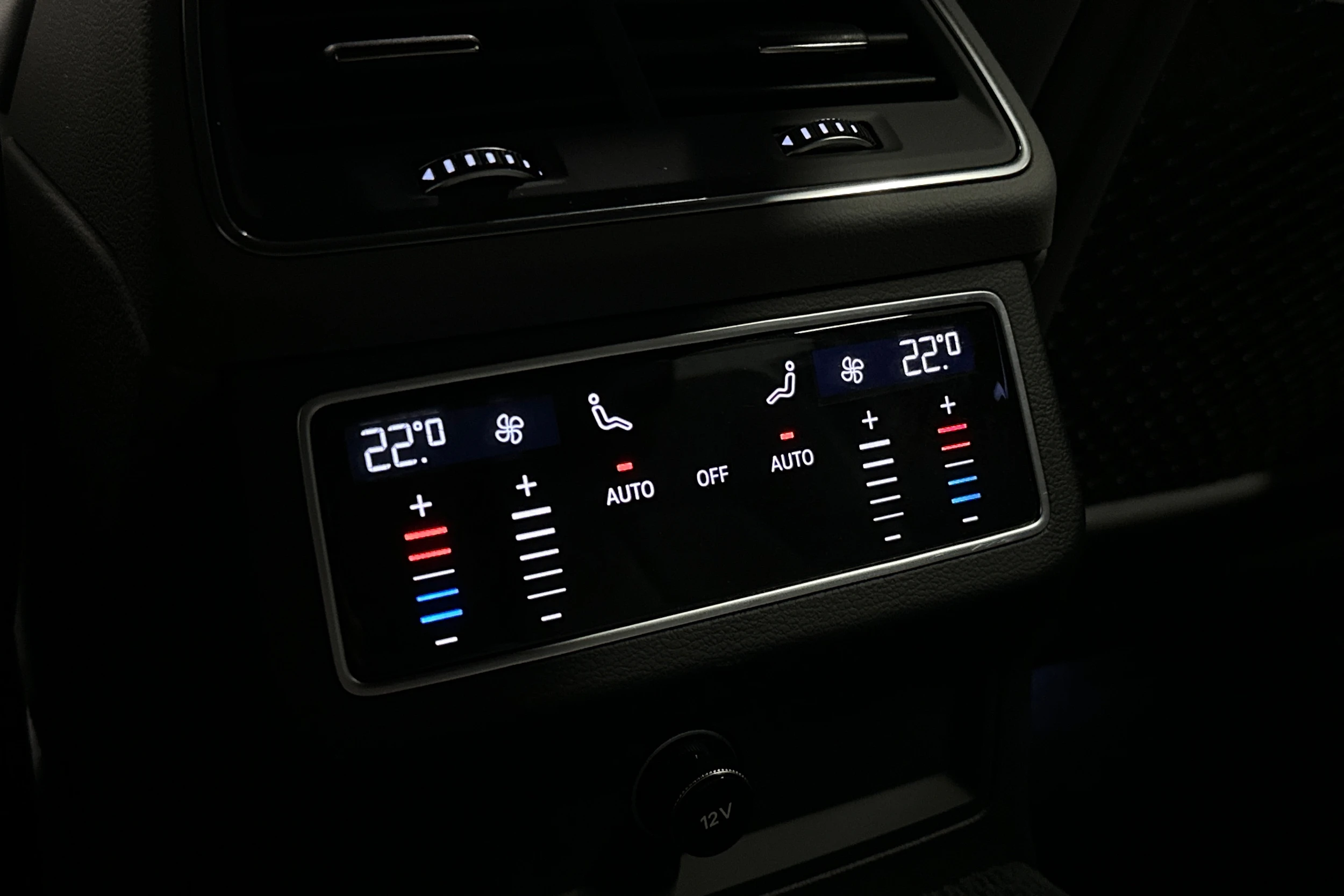 sininen Audi A6 2024 kuva 14.