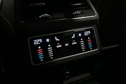 sininen Audi A6 2024 kuva 14.