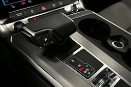 sininen Audi A6 2024 kuva 29.