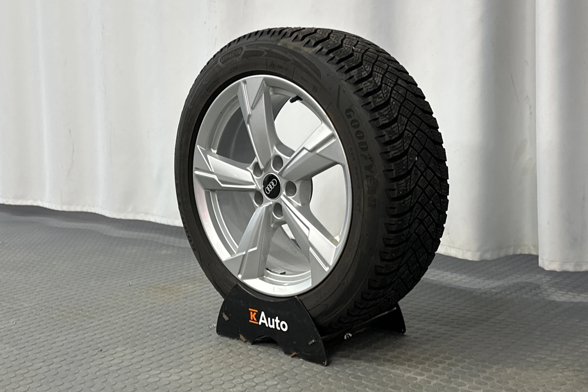 musta Audi A6 2024 kuva 10.
