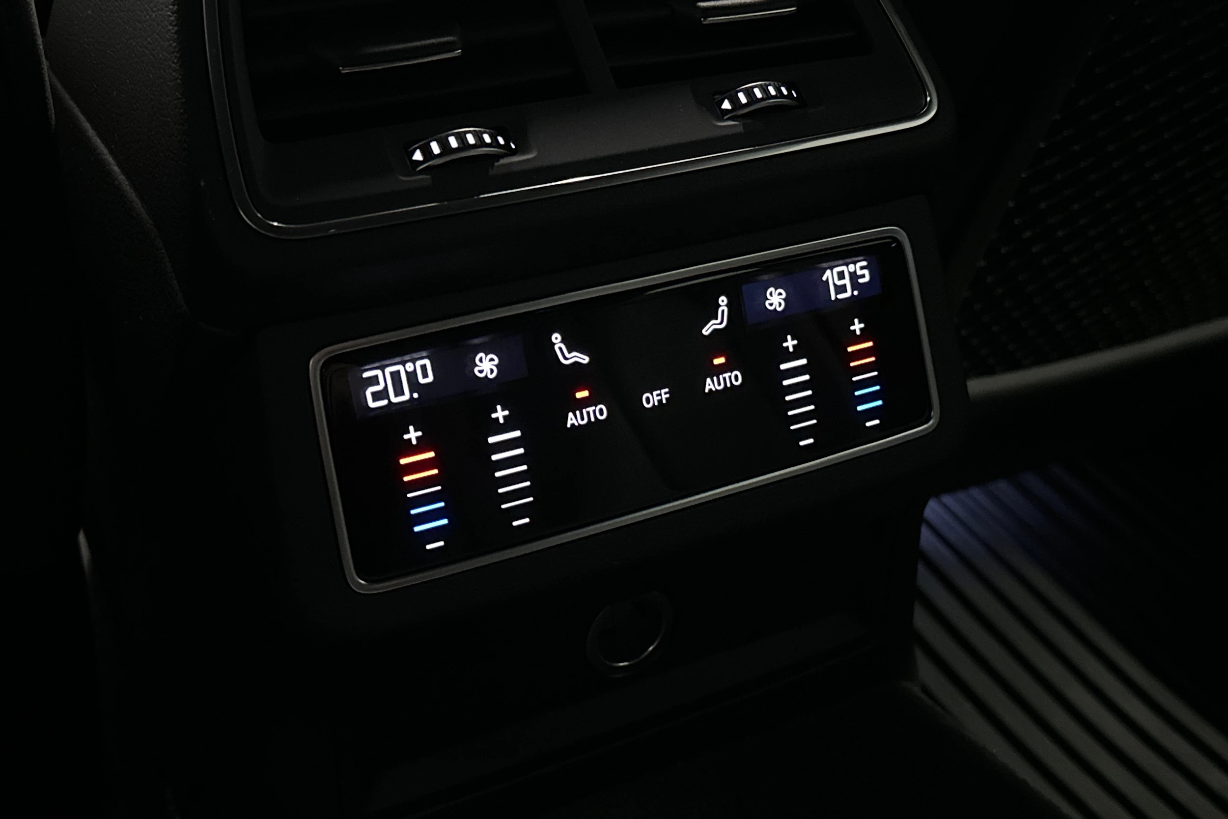 musta Audi A6 2024 kuva 14.
