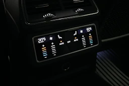 musta Audi A6 2024 kuva 14.