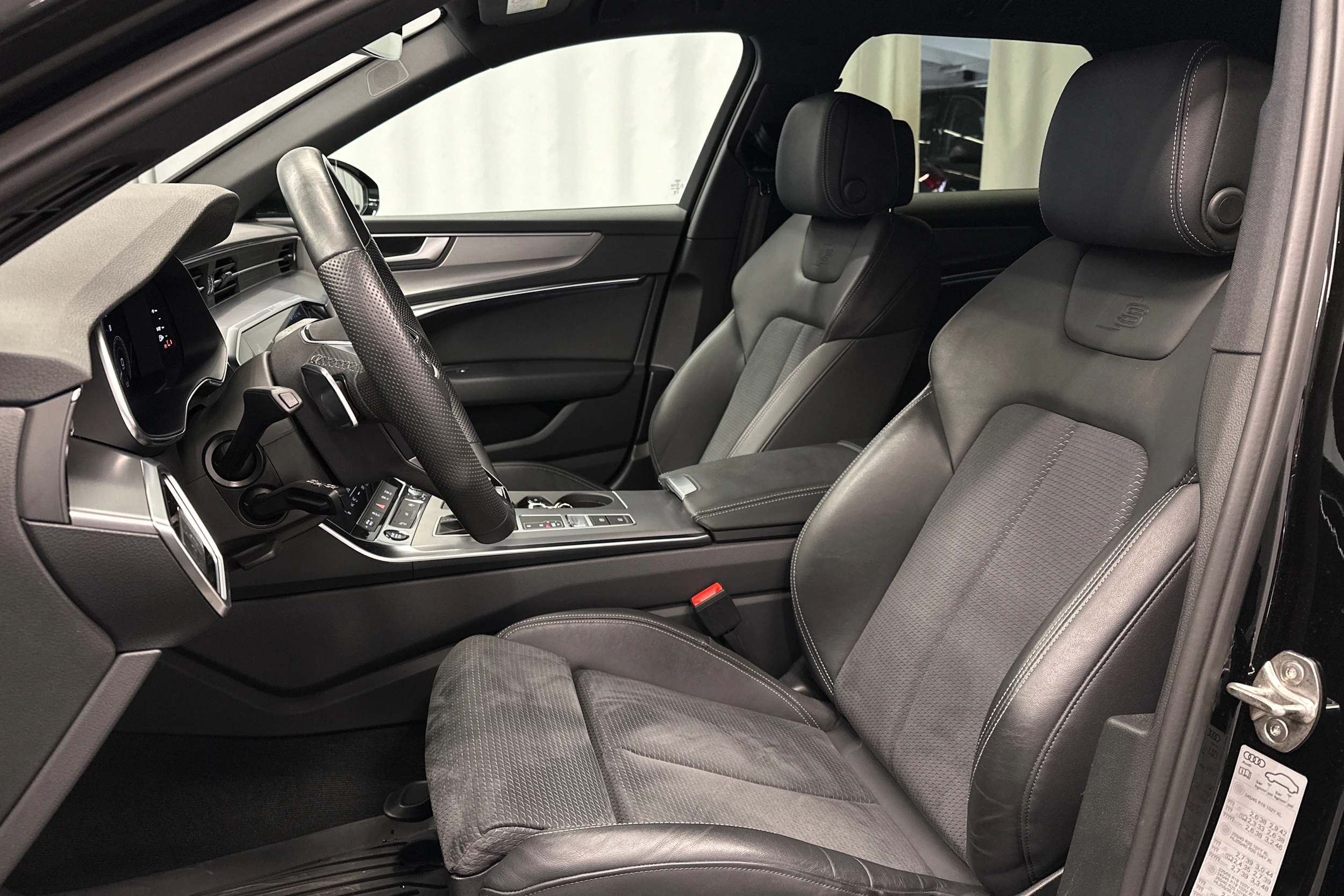 musta Audi A6 2024 kuva 15.