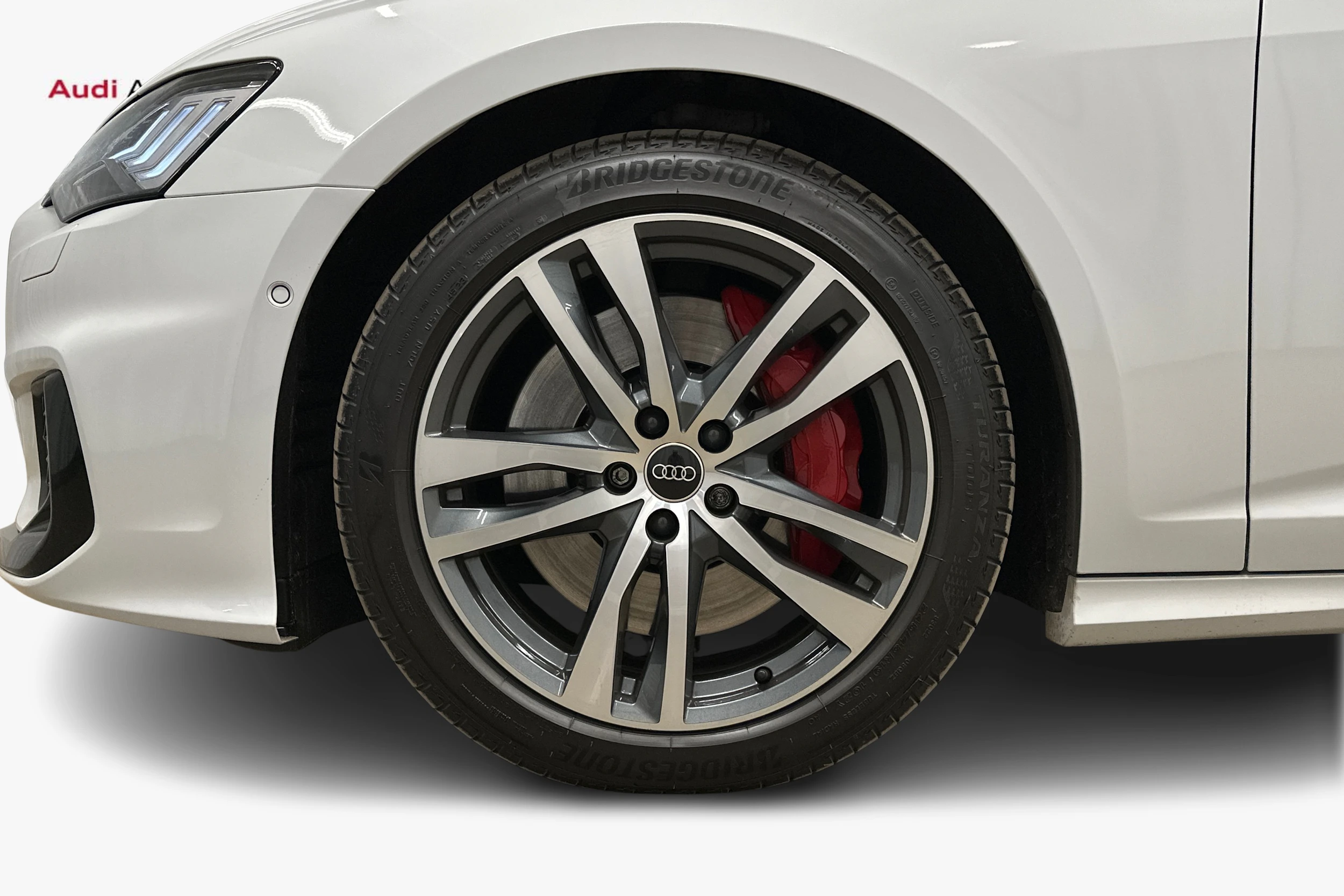 valkoinen Audi A6 2024 kuva 9.