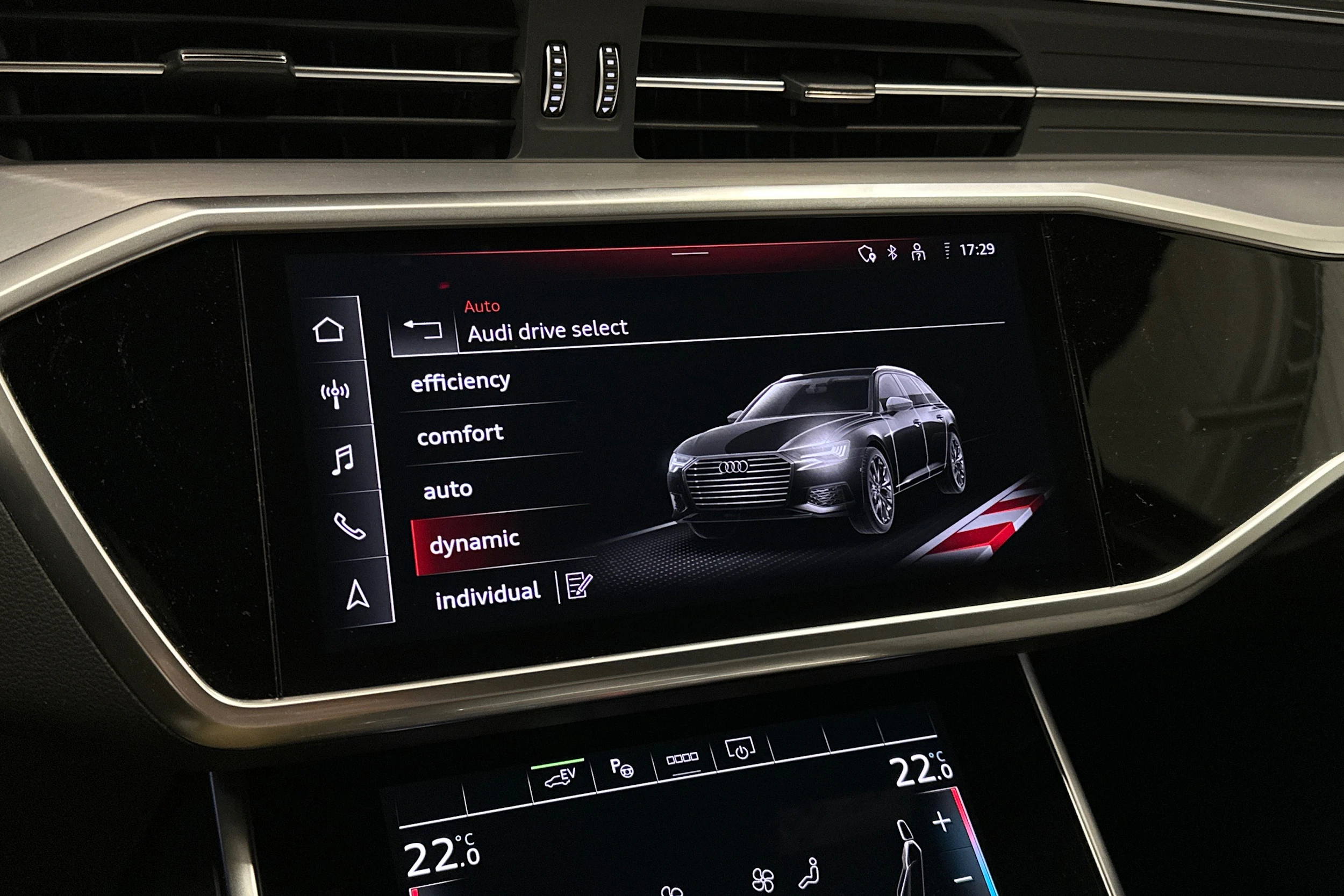 valkoinen Audi A6 2024 kuva 17.