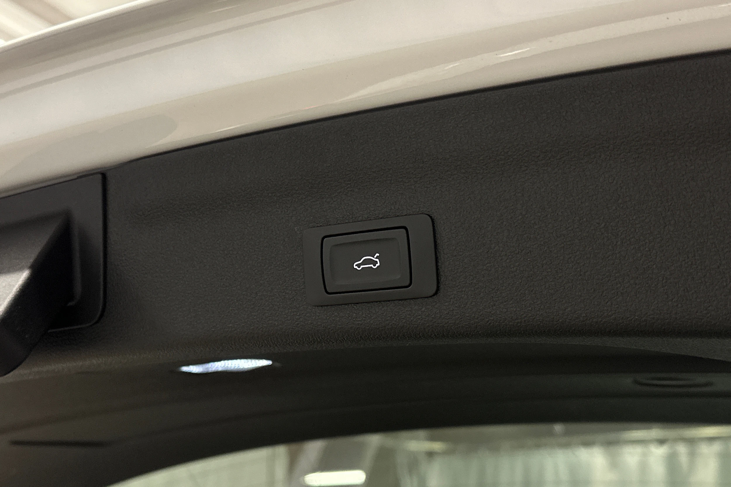 valkoinen Audi A6 2024 kuva 26.