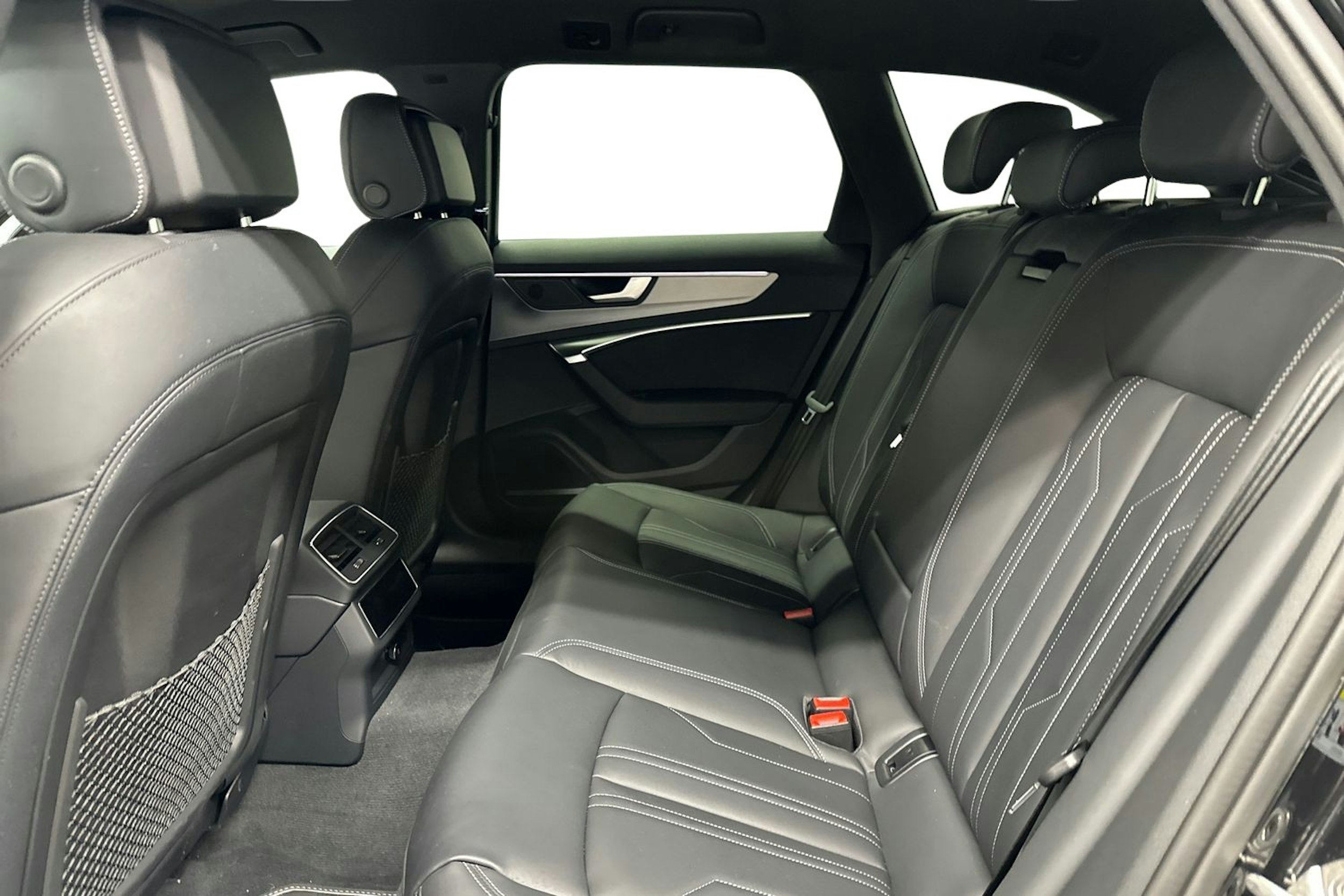 musta Audi A6 2024 kuva 10.