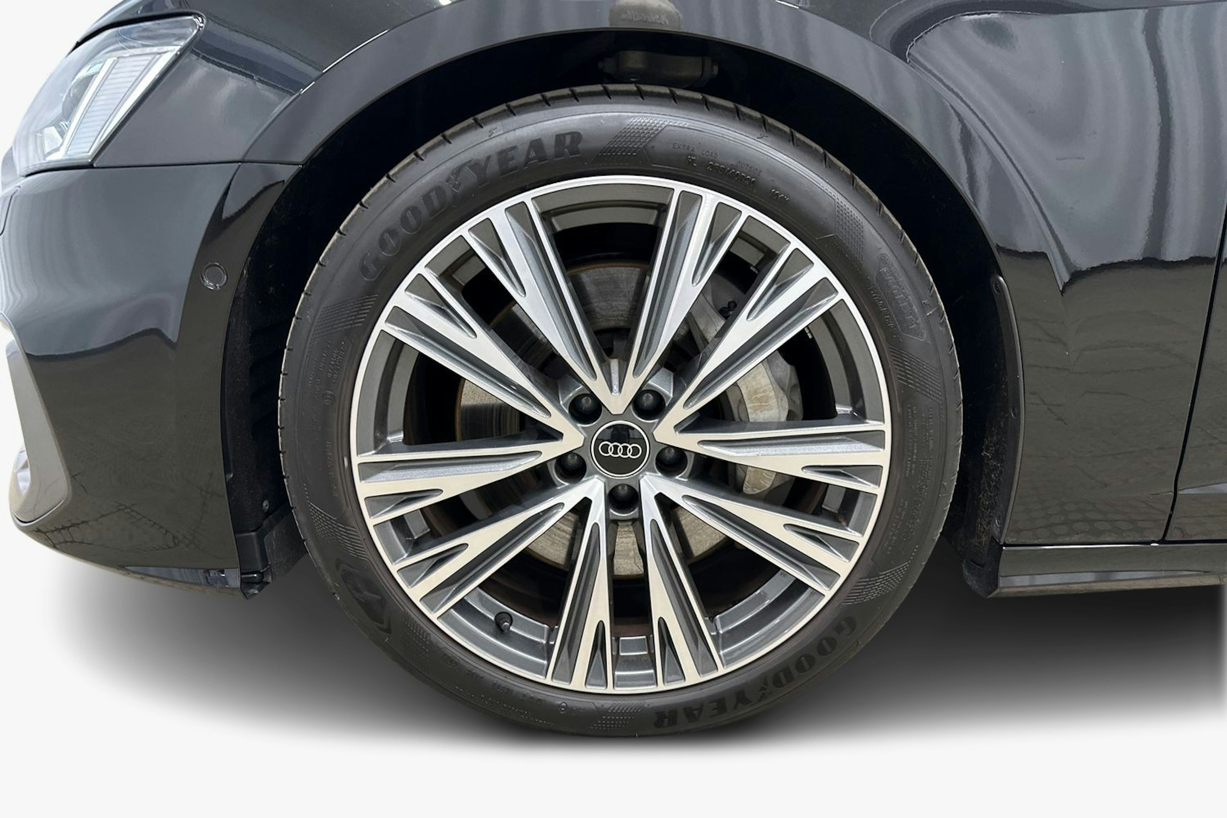 musta Audi A6 2024 kuva 11.