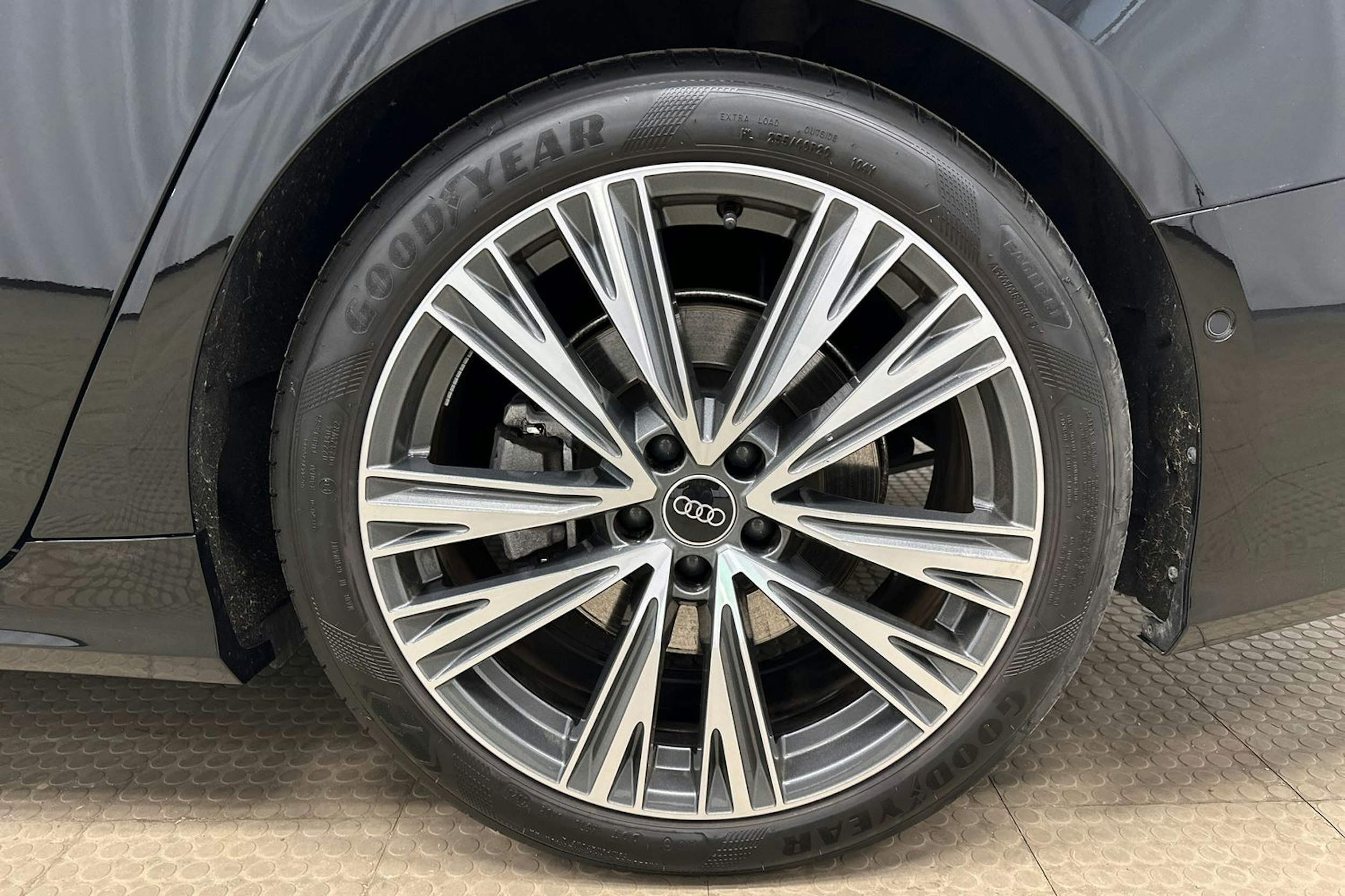musta Audi A6 2024 kuva 12.