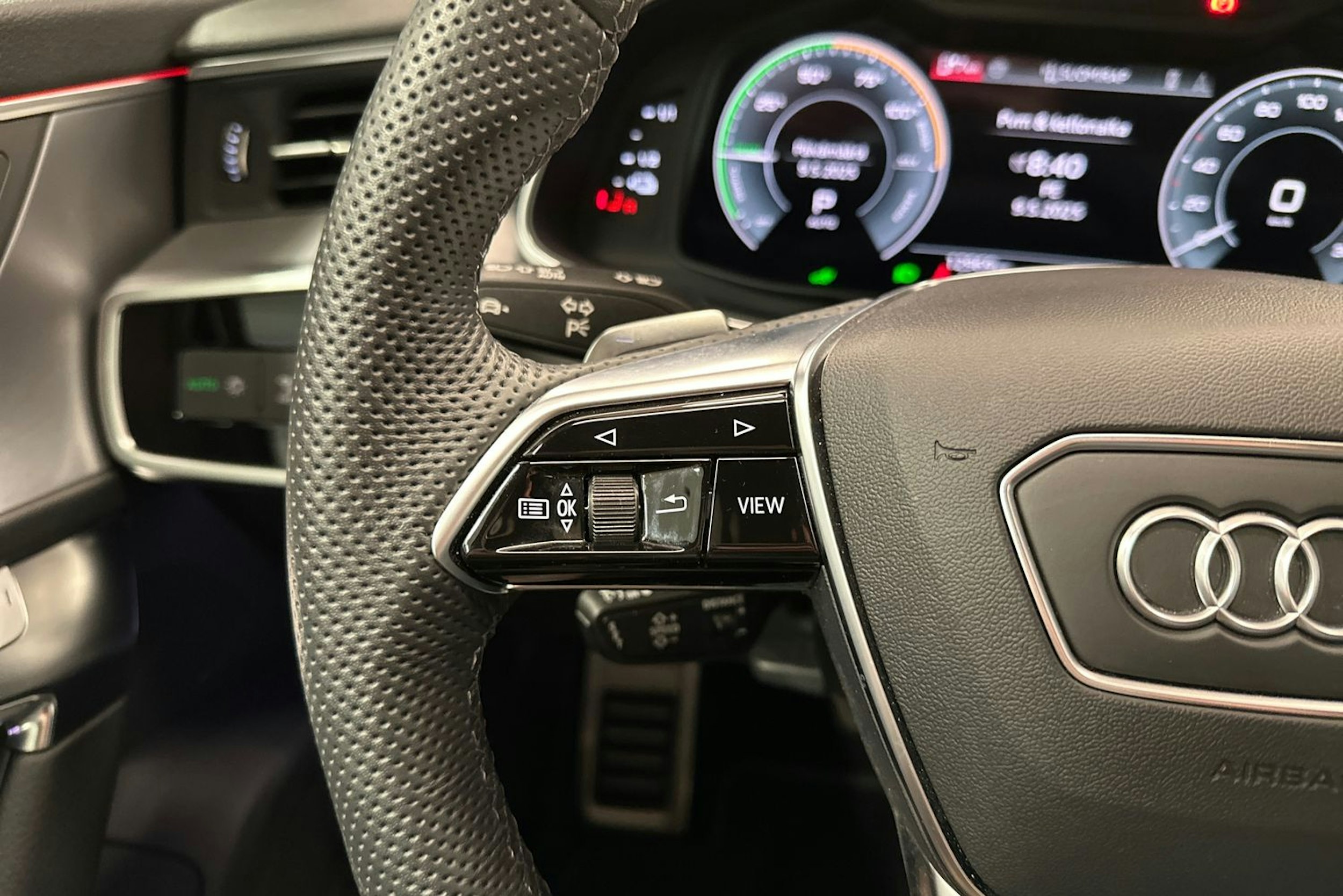 musta Audi A6 2024 kuva 13.