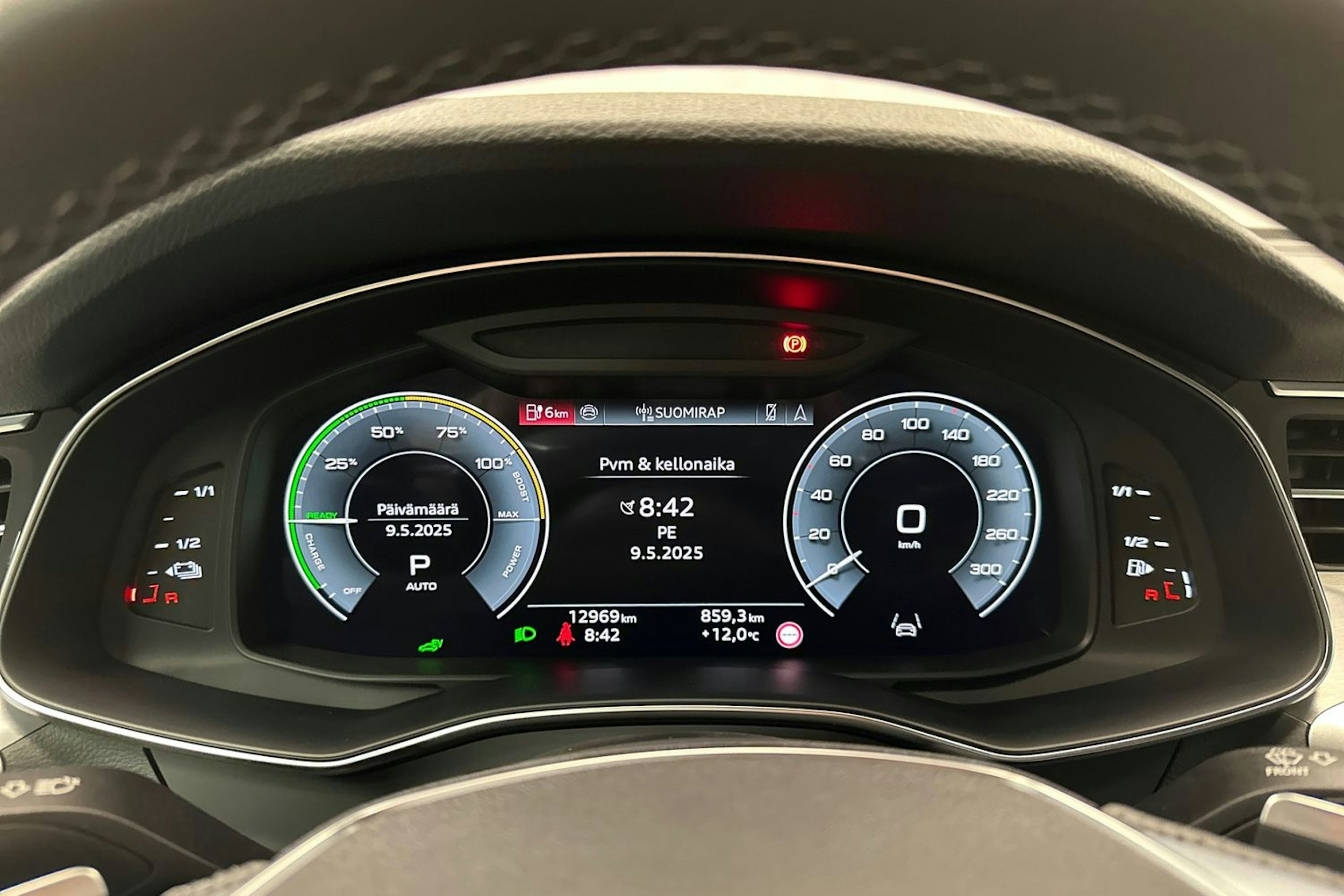 musta Audi A6 2024 kuva 16.
