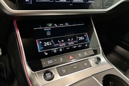 musta Audi A6 2024 kuva 28.