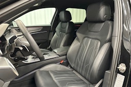 musta Audi A6 2024 kuva 30.