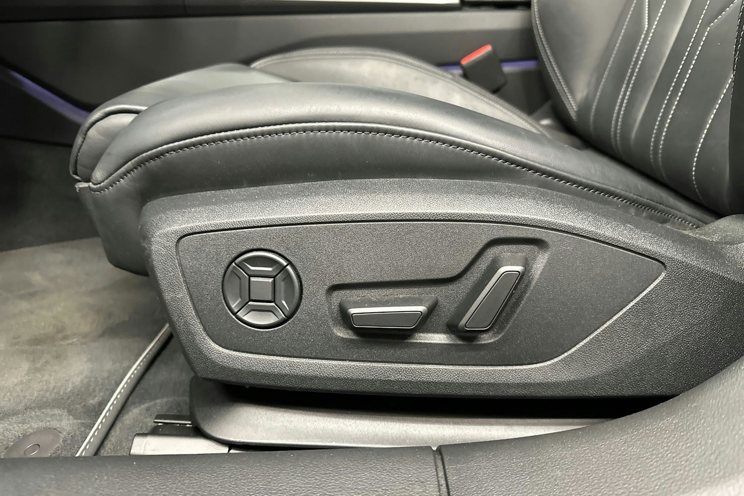 musta Audi A6 2024 kuva 31.