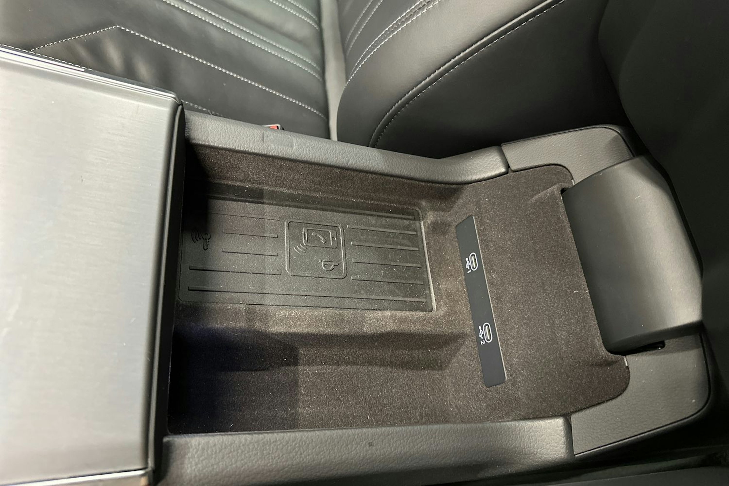 musta Audi A6 2024 kuva 41.
