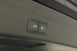 musta Audi A6 2024 kuva 16.