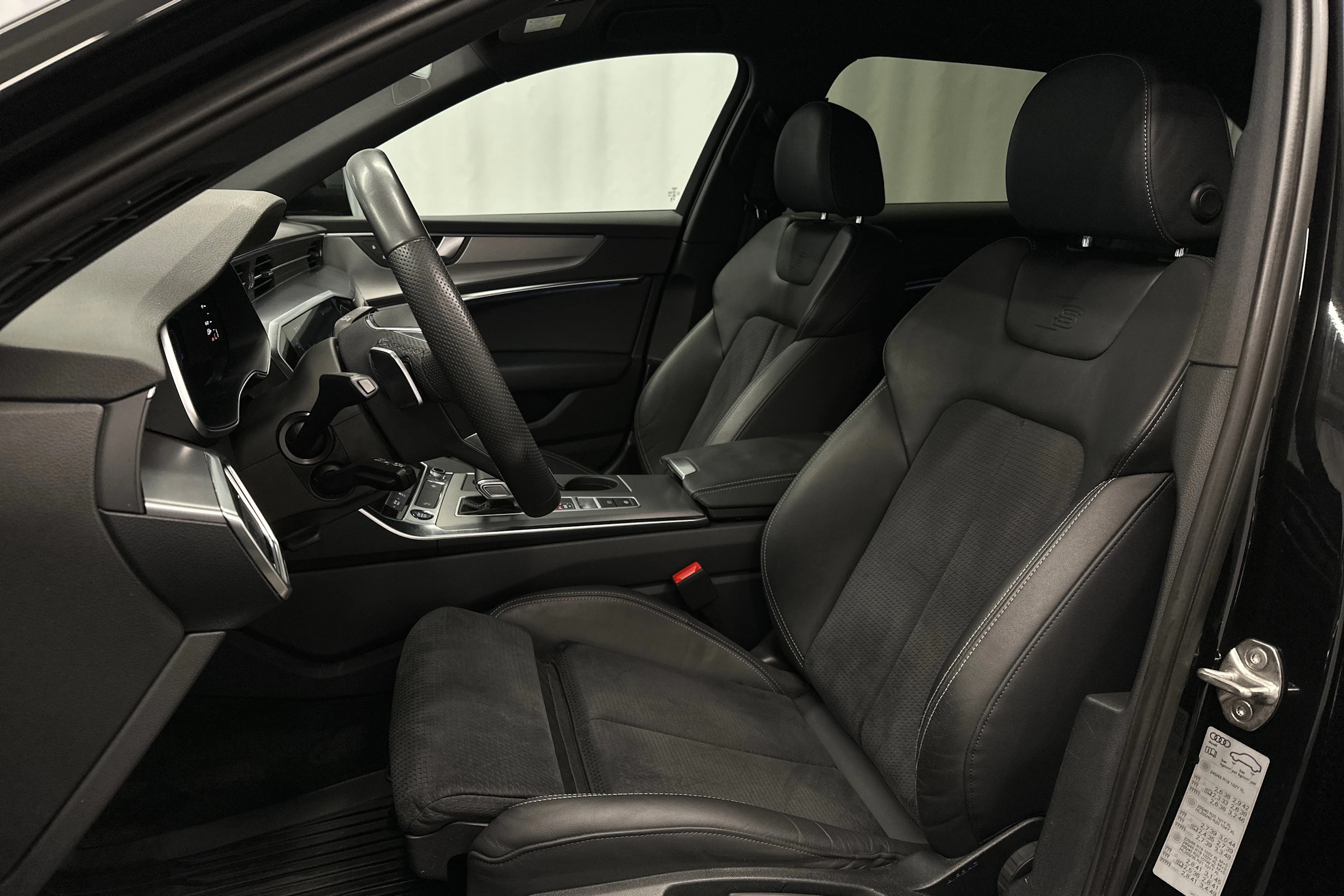 musta Audi A6 2024 kuva 19.