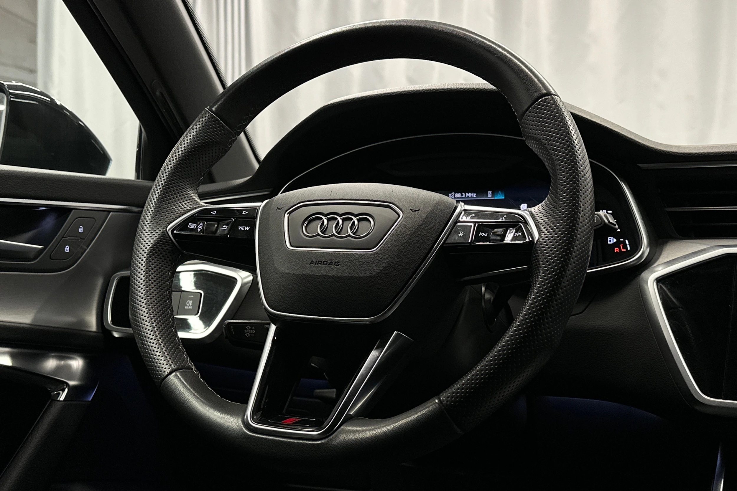 musta Audi A6 2024 kuva 20.