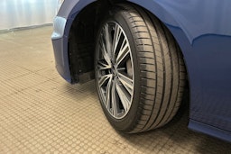 sininen Audi A6 2024 kuva 12.