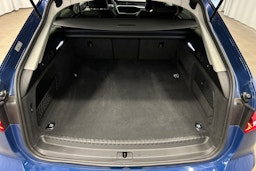 sininen Audi A6 2024 kuva 13.