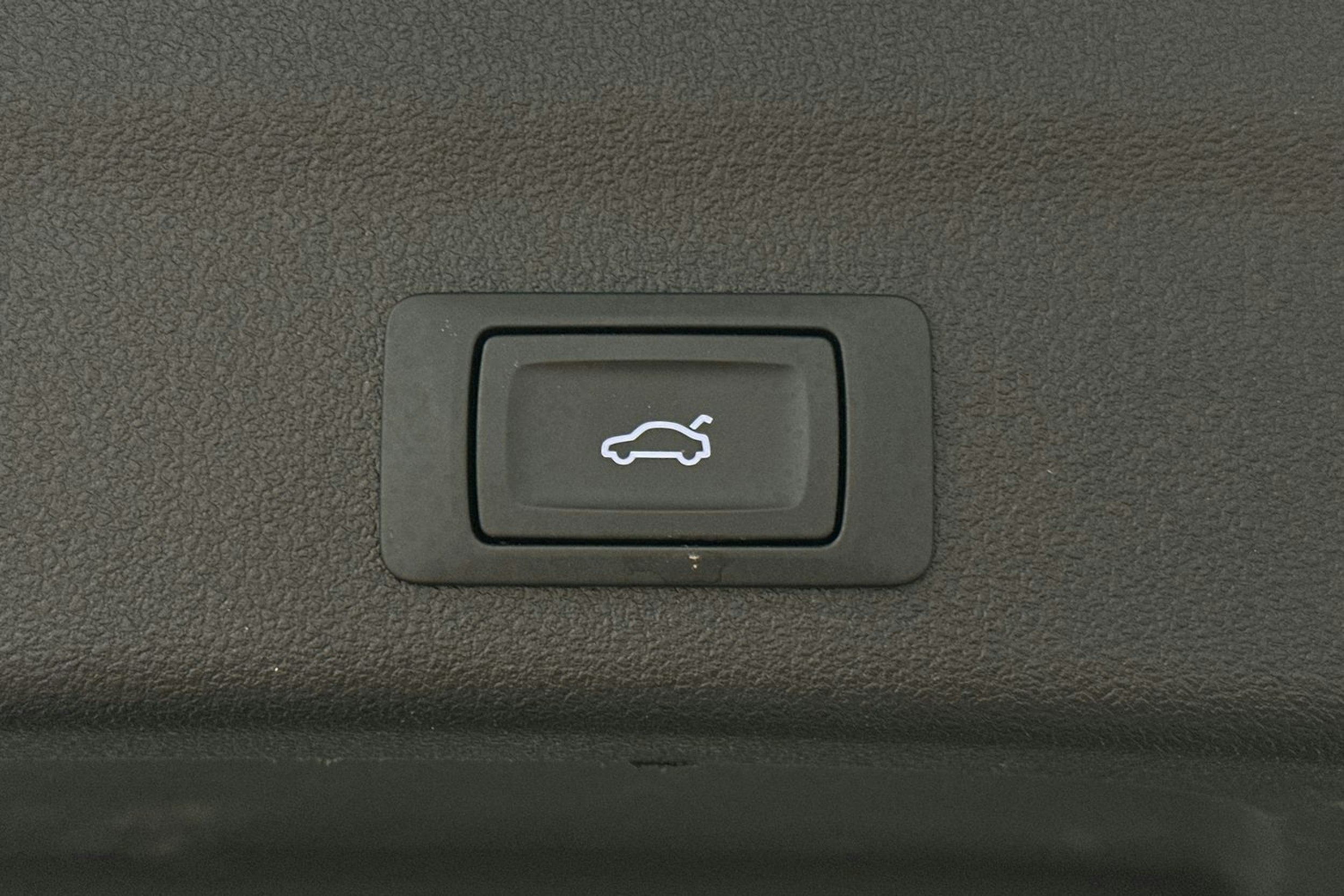 sininen Audi A6 2024 kuva 14.