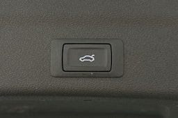 sininen Audi A6 2024 kuva 14.