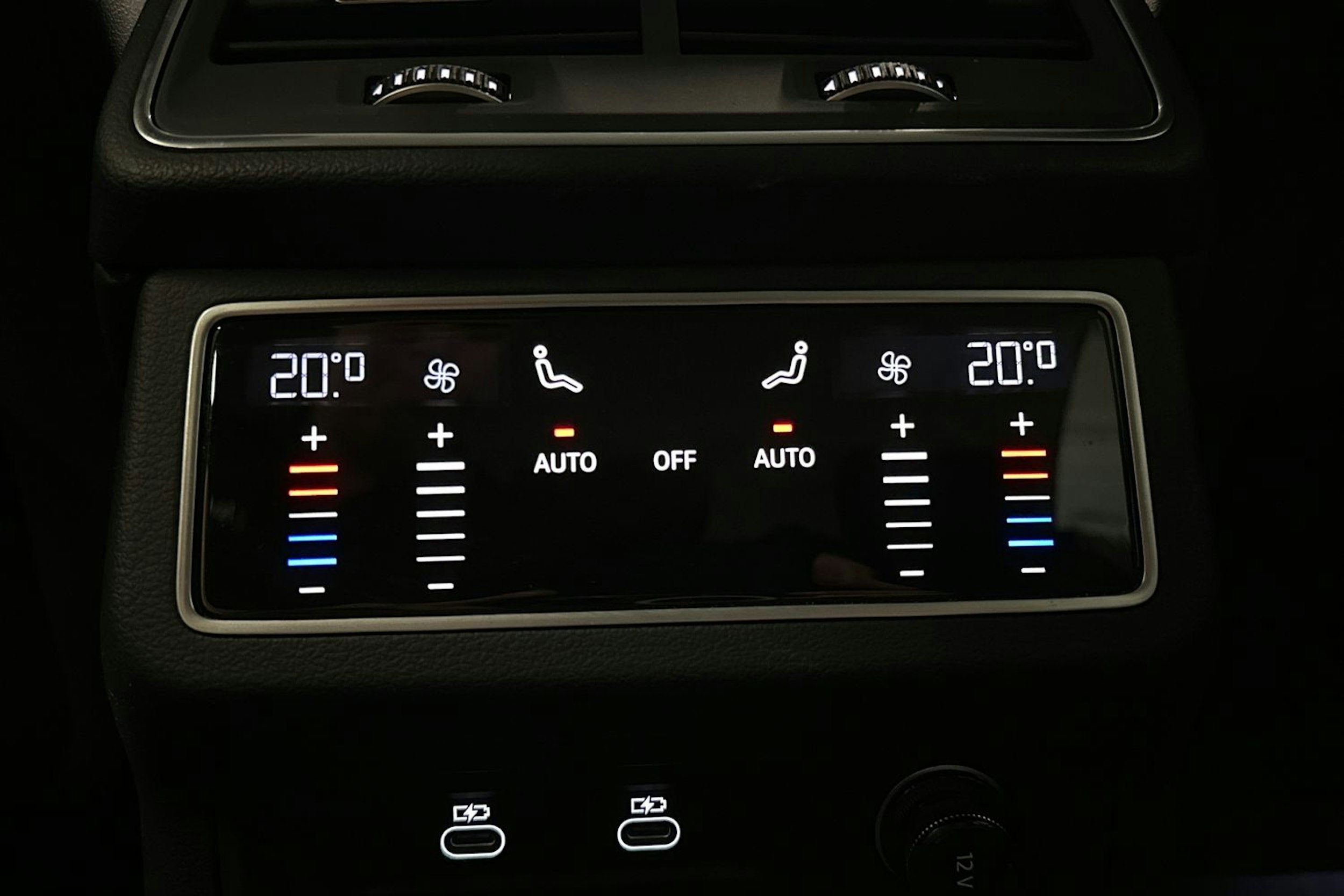 sininen Audi A6 2024 kuva 16.